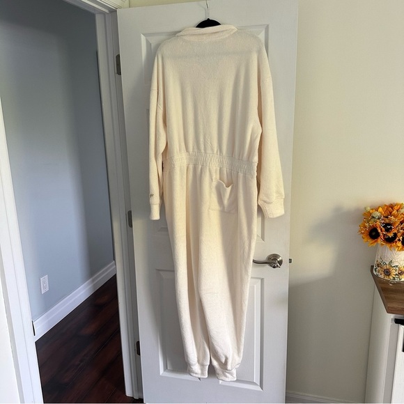 Size 2X Fabletics Cozy Cord Zip Fuzzy Onesie - Picture 5 of 11